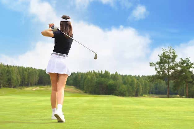 Trải nghiệm đánh golf trên sân golf