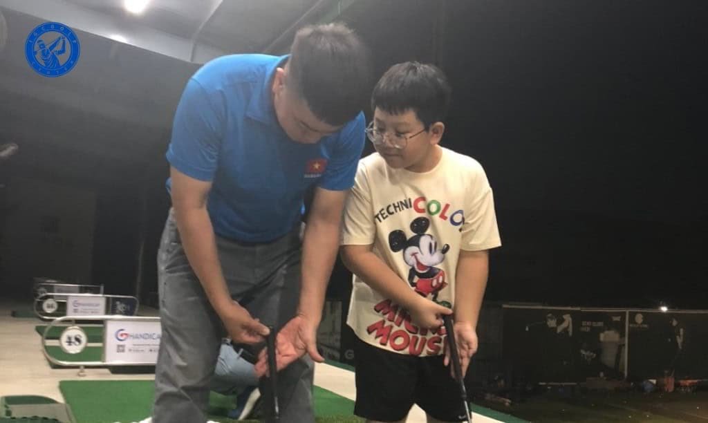 Chương trình đào tạo cá nhân hóa cho trẻ chơi golf 